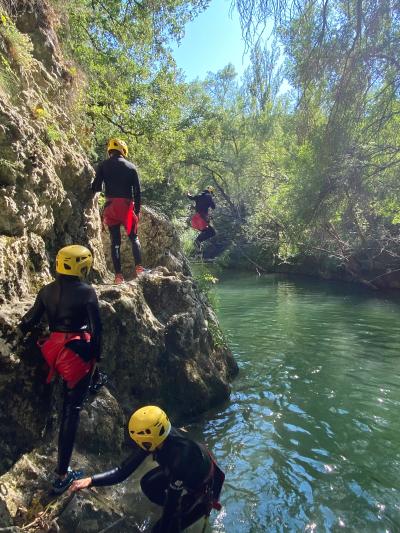 Descenso de barrancos en el Río Urederra